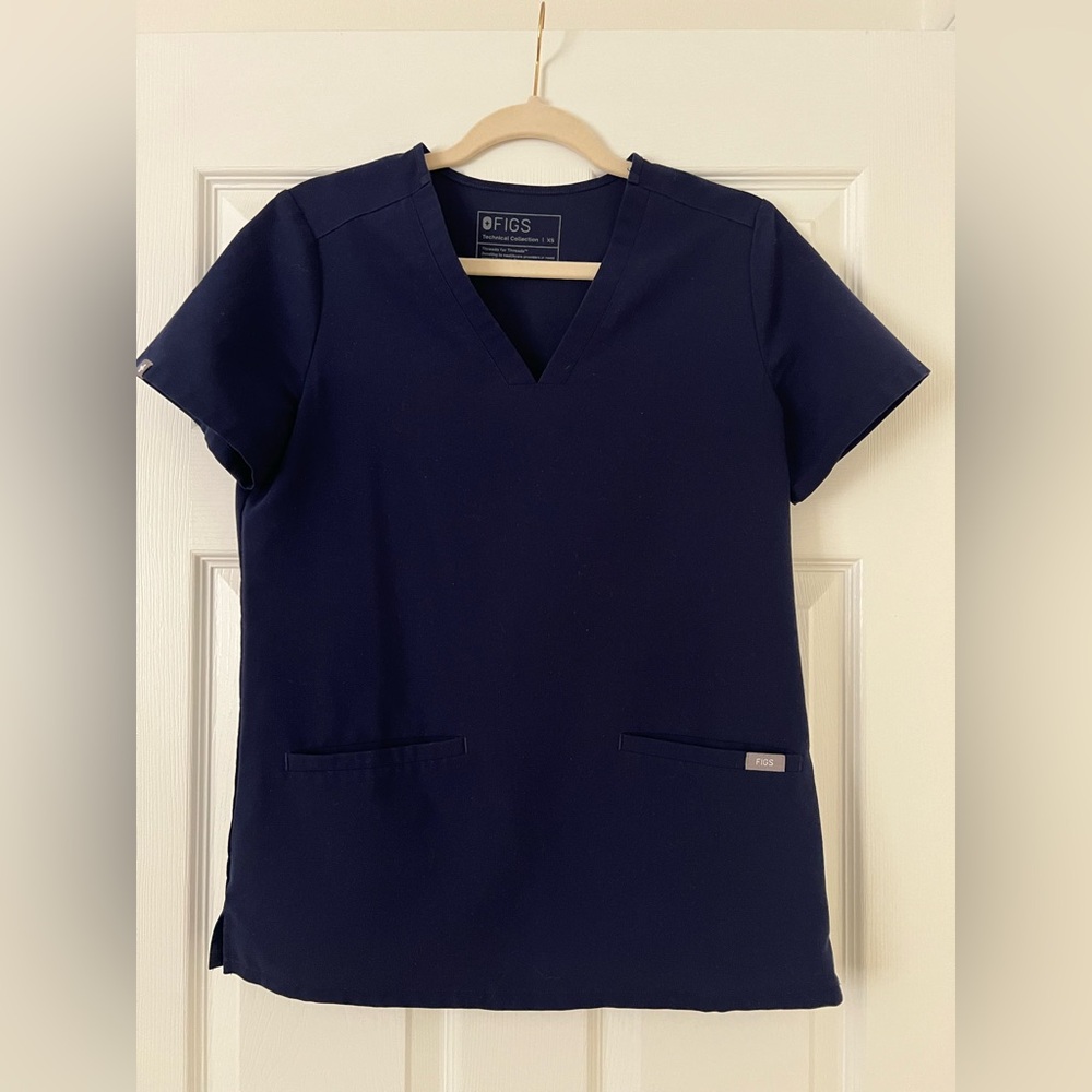 FIGS Women's Navy Top/Pants Set